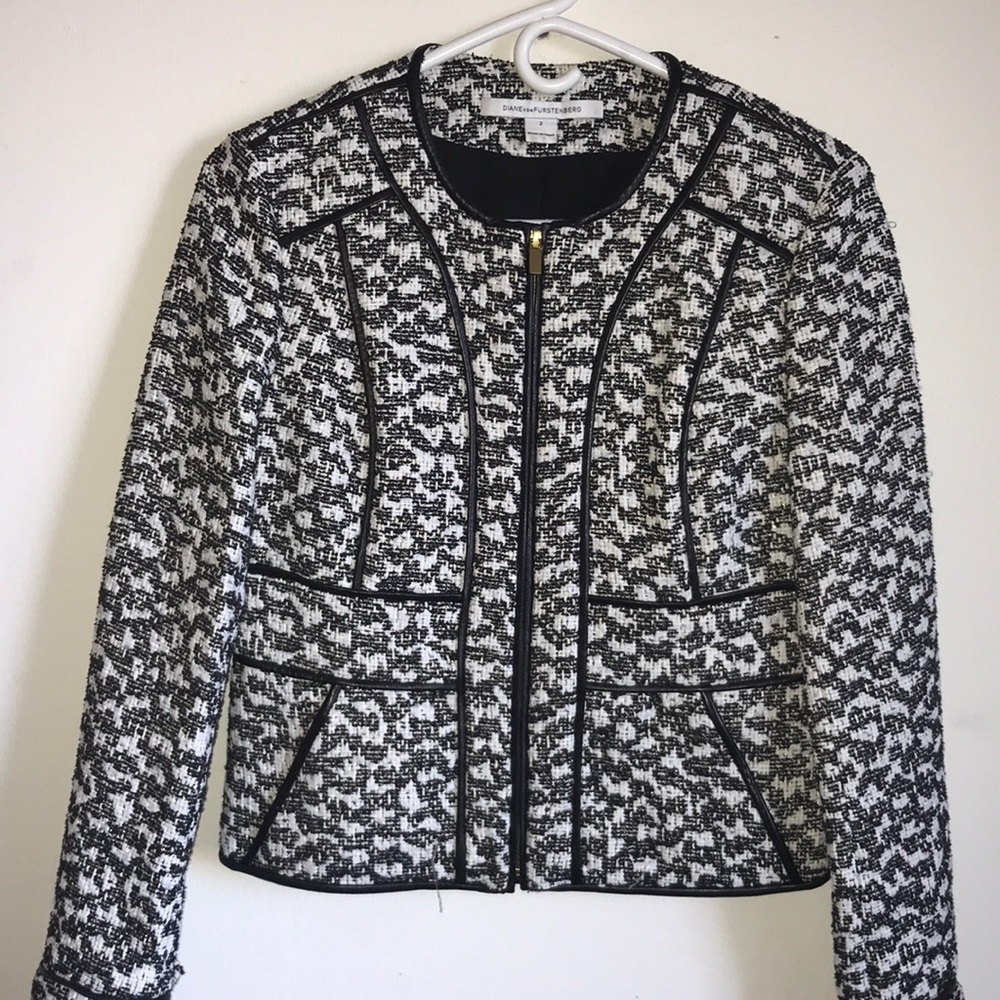 DVF sz 2 metallic blazer w leather piping detail